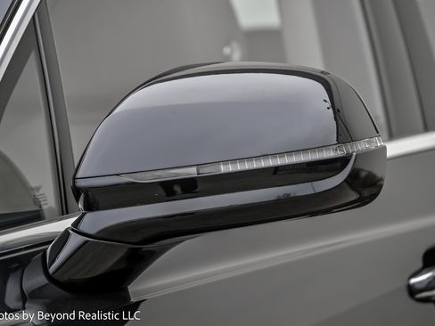 Used 2022 Bentley Bentayga image 14