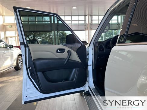 Certified 2023 INFINITI QX80 Premium Select w/ All-Season Package RWD image 24
