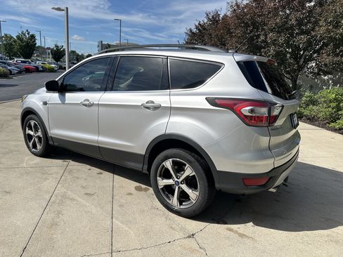 Used 2017 Ford Escape SE w/ Equipment Group 201A AWD/4WD image 7