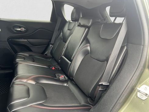 Used 2021 Jeep Cherokee Trailhawk image 13