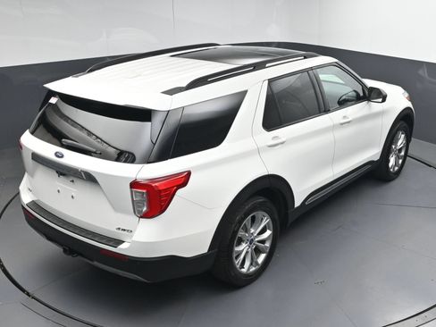 Used 2021 Ford Explorer XLT w/ Equipment Group 202A AWD/4WD image 37