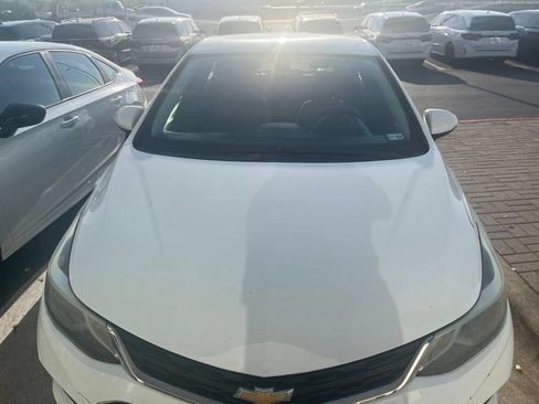 Used 2017 Chevrolet Cruze LT w/ Convenience Package FWD image 2
