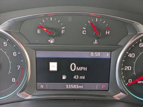 Used 2023 Chevrolet Traverse RS FWD image 11