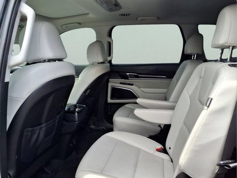 Used 2025 Kia Telluride S AWD/4WD image 19