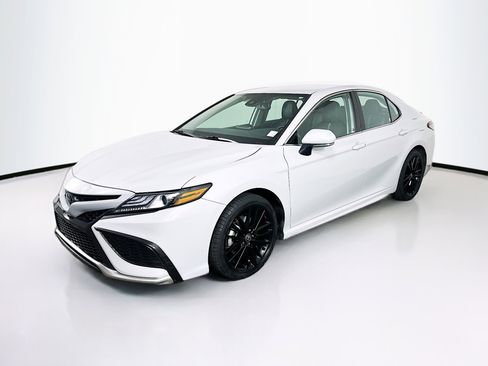 Used 2024 Toyota Camry XSE image 3