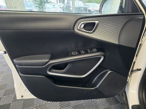 Used 2024 Kia Soul LX w/ Option Group 015 image 19