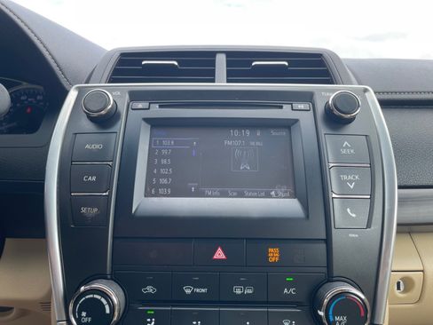 Used 2017 Toyota Camry LE FWD image 5