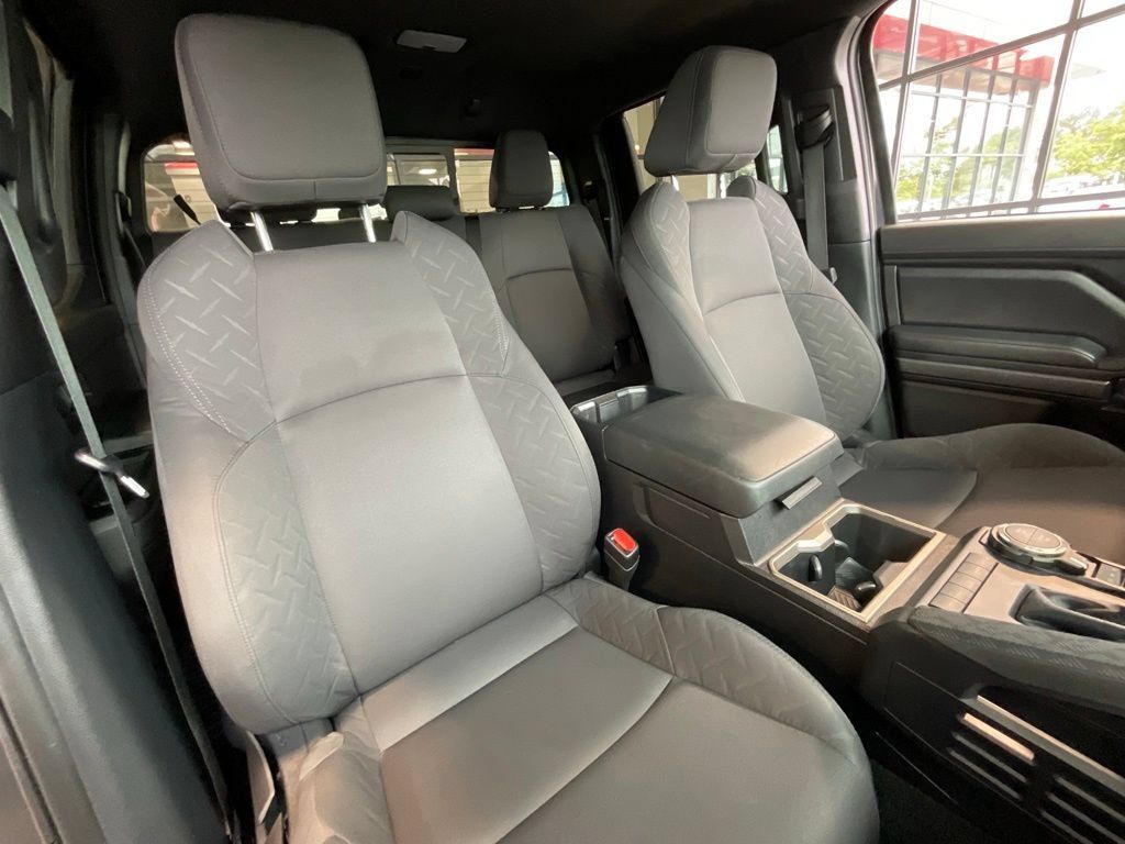 Certified 2025 Toyota Tacoma SR5 AWD/4WD image 19