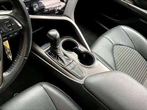 Used 2022 Toyota Camry SE FWD image 12