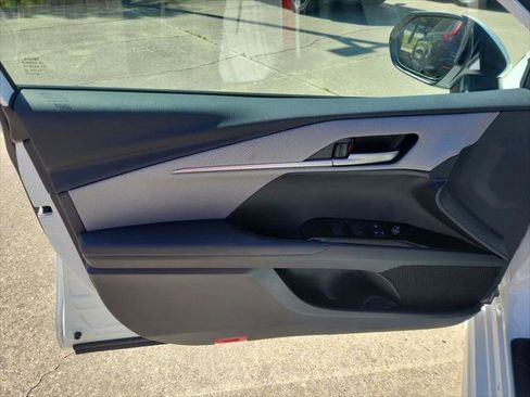 Certified 2025 Toyota Camry SE w/ Convenience Package image 12