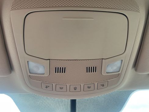 Used 2019 Lincoln MKC Select w/ Select Plus Package FWD image 16