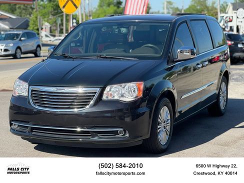 Used 2015 Chrysler Town & Country Touring-L w/ Driver Convenience Group image 1