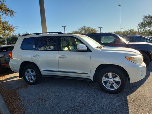 Used 2013 Toyota Land Cruiser image 9