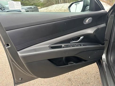 Certified 2024 Hyundai Elantra SE FWD image 13