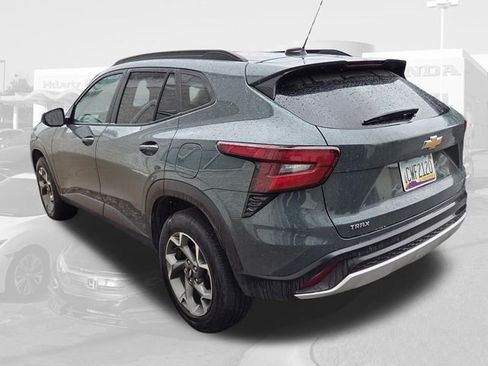 Used 2025 Chevrolet Trax LT image 5