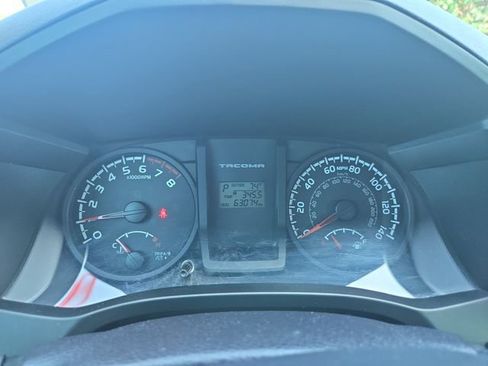 Used 2016 Toyota Tacoma SR w/ Towing Package AWD/4WD image 9