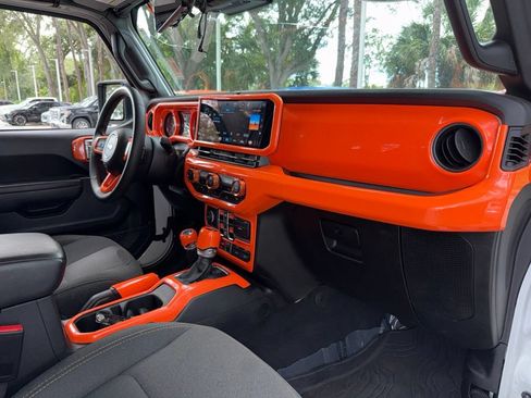 Used 2024 Jeep Gladiator Sport AWD/4WD image 21