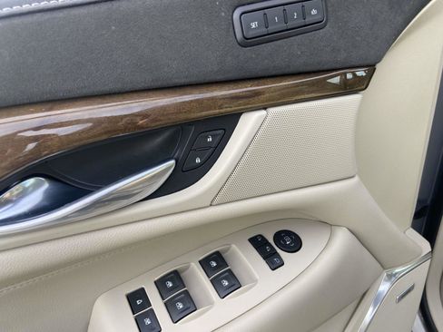 Used 2019 Cadillac Escalade Premium Luxury image 10