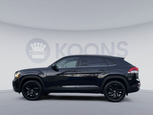 Used 2022 Volkswagen Atlas Cross Sport SE image 2