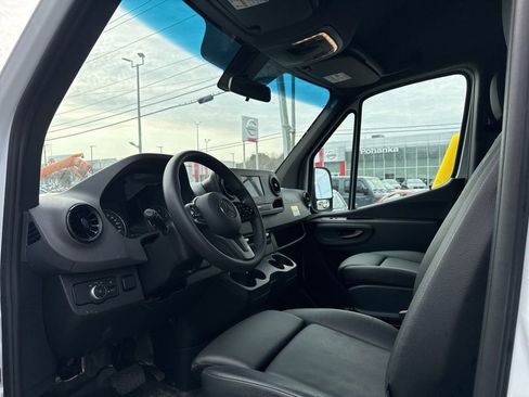 Used 2024 Mercedes-Benz Sprinter 144 Cargo image 10
