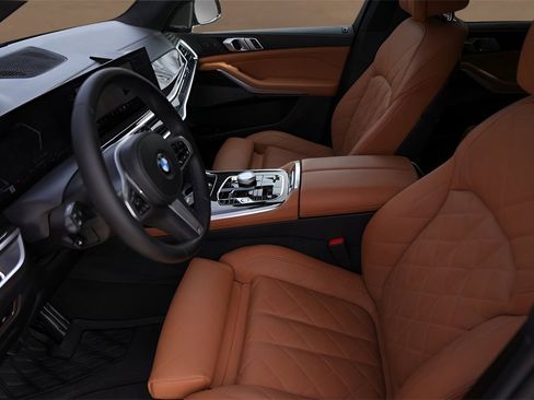 Used 2025 BMW X7 xDrive40i w/ Executive Package image 9