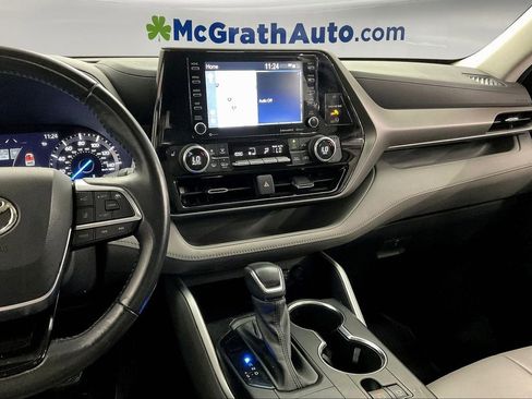 Used 2021 Toyota Highlander XLE image 6