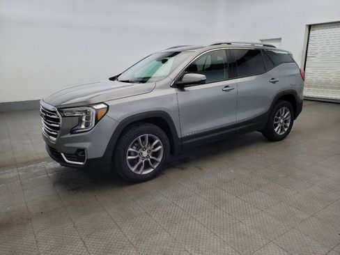 Used 2024 GMC Terrain SLT image 2