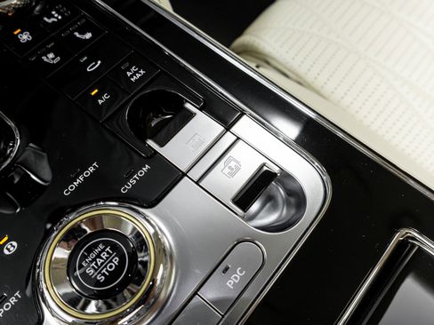 Used 2021 Bentley Flying Spur W12 image 71