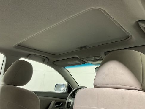 Used 2011 Toyota Camry LE image 2