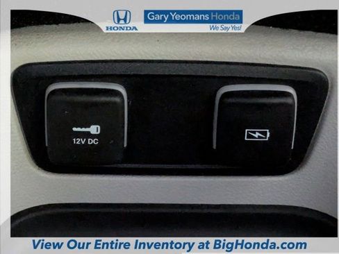 Used 2021 Chrysler Pacifica Touring-L image 28