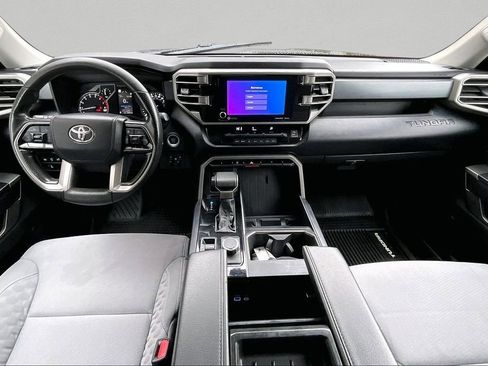 Used 2022 Toyota Tundra SR5 w/ SR5 Convenience Package AWD/4WD image 8