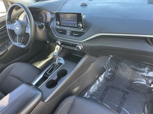 Used 2024 Nissan Altima 2.5 S image 11