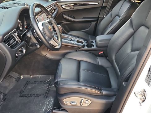Used 2021 Porsche Macan image 11