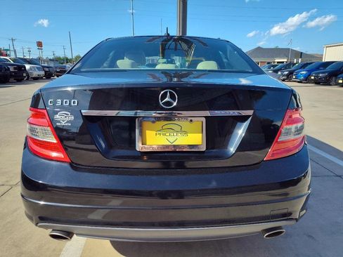 Used 2010 Mercedes-Benz C 300 Sedan image 5