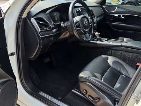Used 2020 Volvo XC90 T6 Momentum AWD/4WD image 22