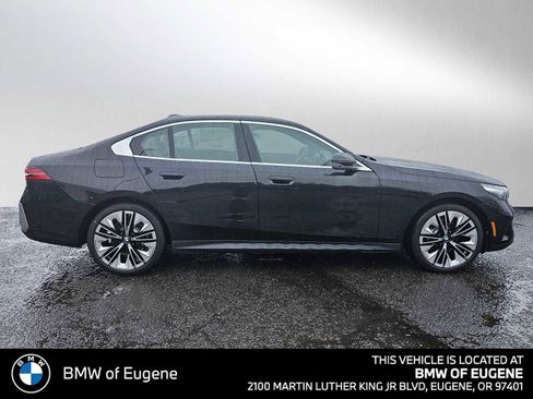 New 2026 BMW 530i xDrive w/ Premium Package AWD/4WD image 2