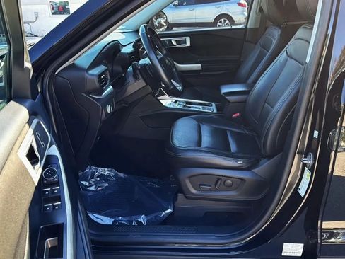 Used 2020 Ford Explorer XLT image 11