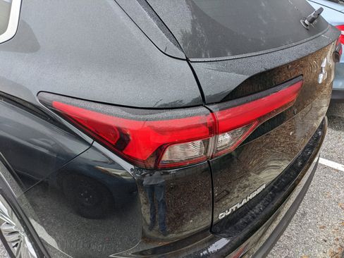 Used 2023 Mitsubishi Outlander ES image 11