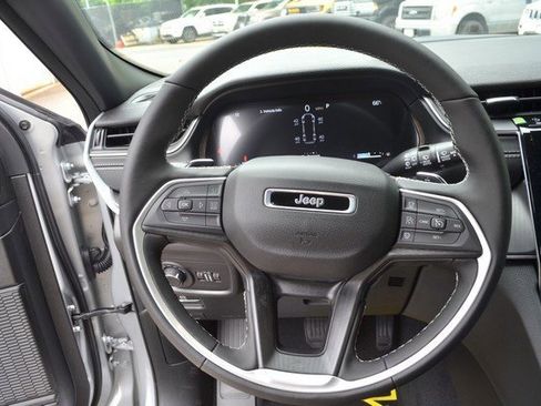 New 2025 Jeep Grand Cherokee L Laredo w/ Luxury Tech Group I image 16