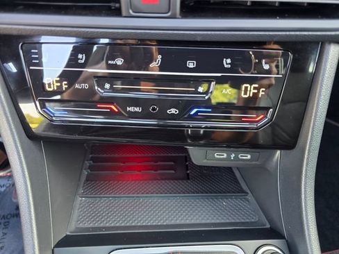 Used 2025 Volkswagen Jetta GLI Autobahn FWD image 19