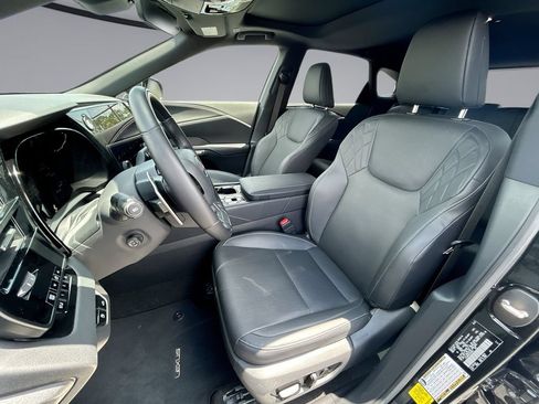 Used 2025 Lexus RX 350 Premium w/ Accessory Package (Z1) FWD image 4