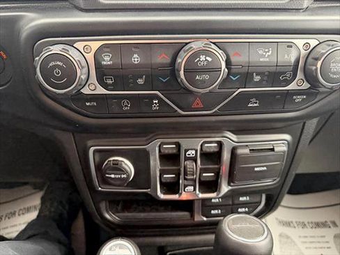 Used 2022 Jeep Gladiator Overland w/ Popular Equipment Package AWD/4WD image 11
