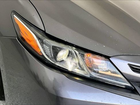 Used 2020 Toyota Camry SE FWD image 34