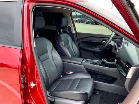 Used 2022 Nissan Rogue SV w/ SV Premium Package FWD image 9