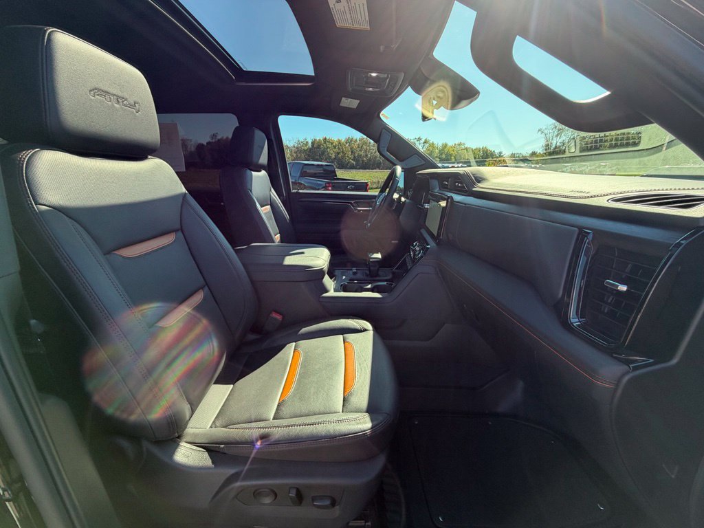 Used 2025 GMC Sierra 1500 AT4 w/ Technology Package AWD/4WD image 24