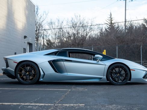Used 2013 Lamborghini Aventador LP 700-4 image 10