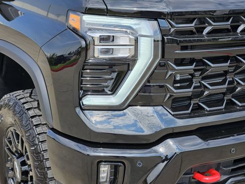 New 2026 Chevrolet Silverado 2500 ZR2 AWD/4WD image 9