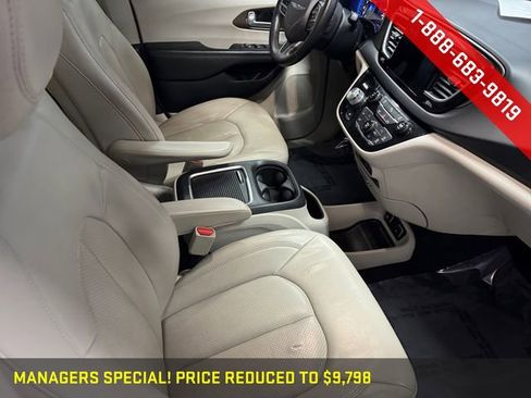 Used 2017 Chrysler Pacifica Touring-L Plus w/ Tire & Wheel Group image 4