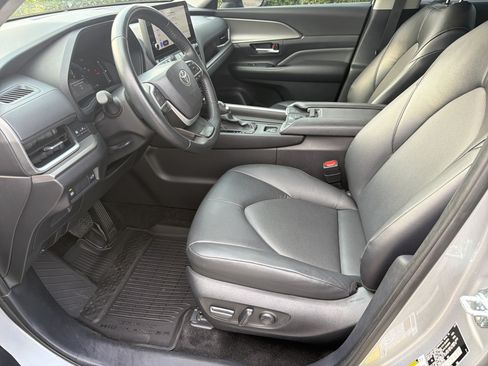 Certified 2025 Toyota Grand Highlander FWD image 18