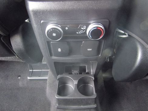 Used 2024 Ford Explorer XLT w/ Equipment Group 202A AWD/4WD image 33
